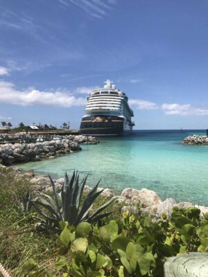 Wondering whether to book a Disney cruise? Read my unbiased review of our 3-night cruise aboard the Disney Dream here to help you with your planning. A list of pros and cons of a Disney Cruise. #disney #disneycruise #disneycruiseline #disneycruisebahamas #disneycruisetoddlers #disneycruisebaby #disneytips #disneycruisetips #disneydream #disneydreamreviews