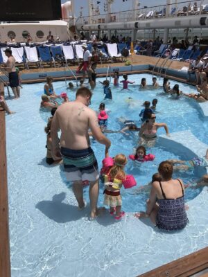 Pros and cons of disney cruise: crowded pool