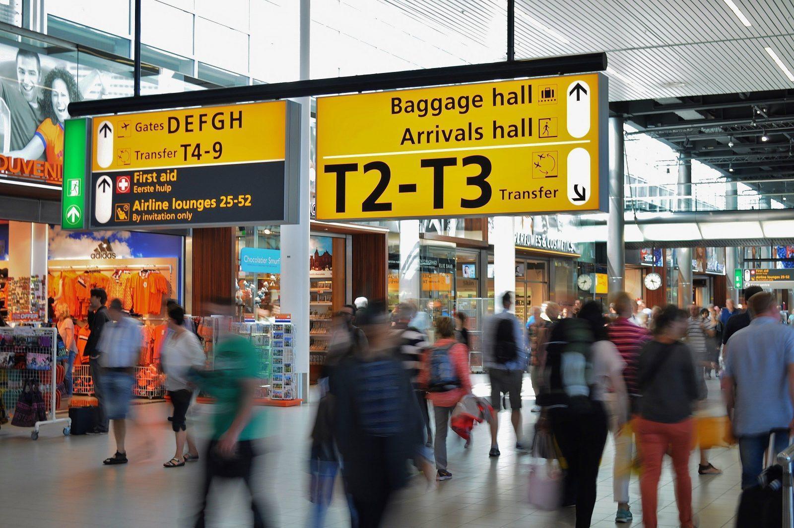15 Ways to Keep Your Kids Occupied at the Airport