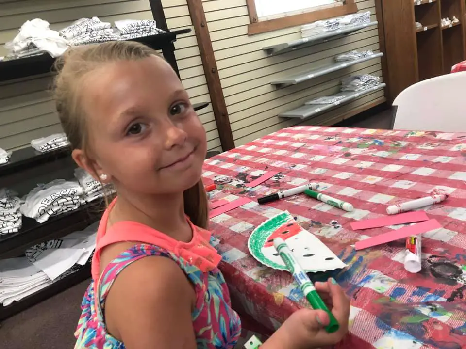 doing free crafts at the activity center at Jellystone Park