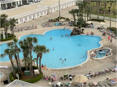 The swimming pool at Silver Shells Resort and Spa